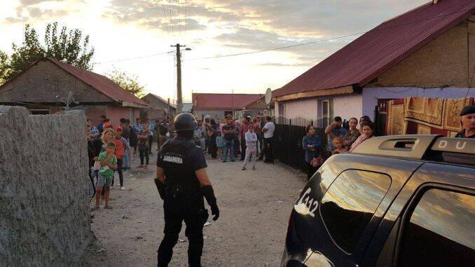 Familii de romi violente