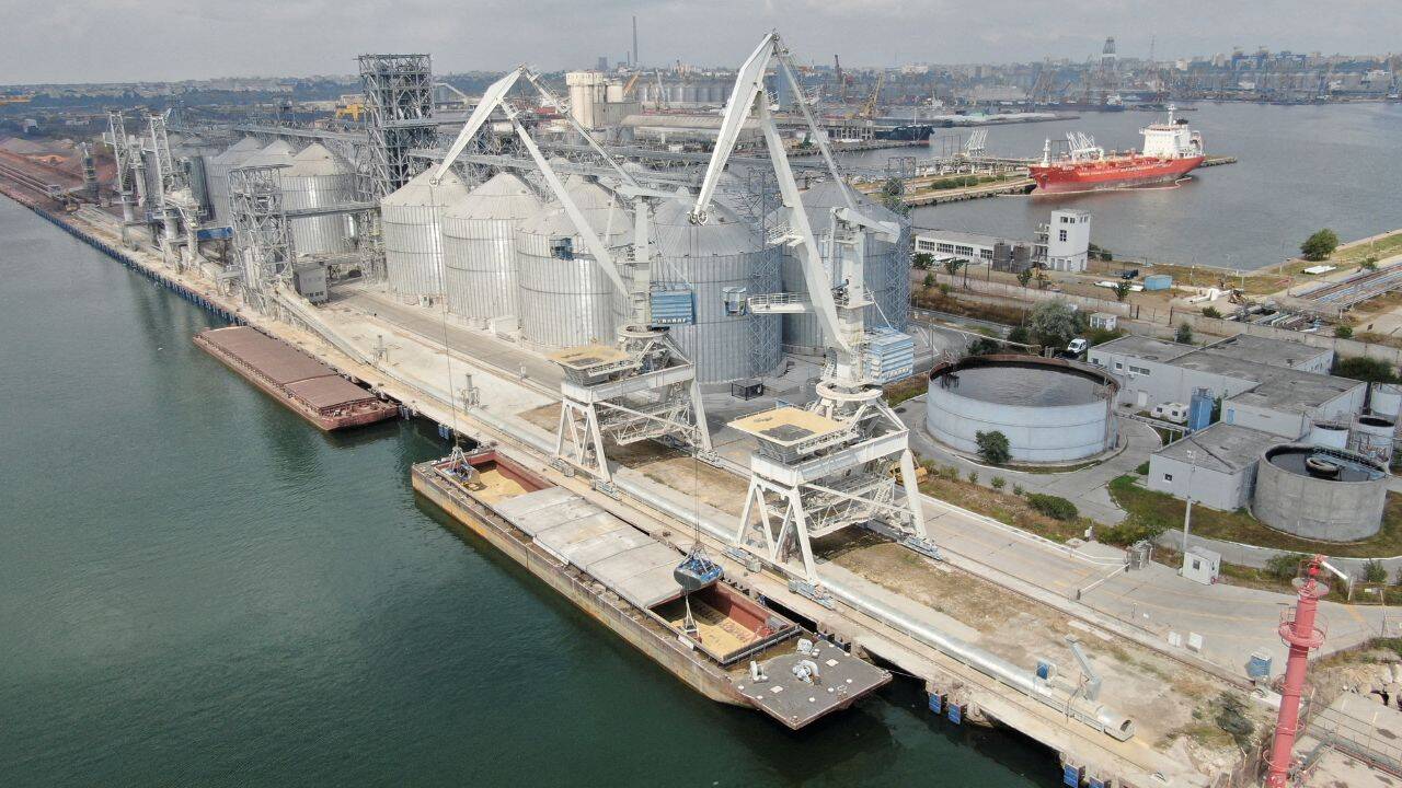 o nava cu cereale in portul Constanta