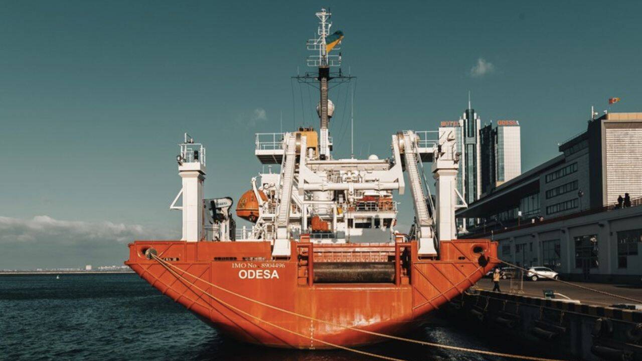 nava Odesa în port