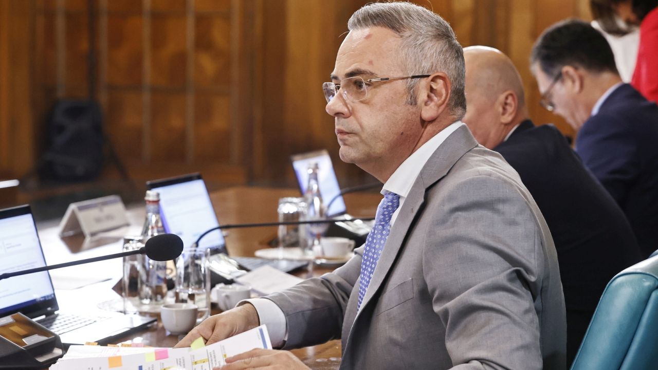 Moțiune AUR împotriva ministrului Florin Barbu