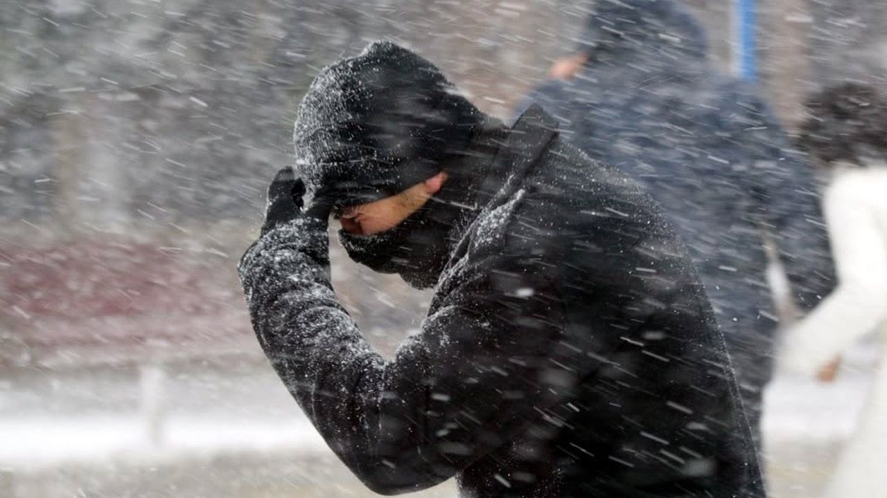 ANM a anunțat zile cu ninsori și viscol